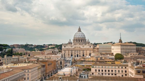 La 'doble vida': Denuncian que 80 % de los sacerdotes del Vaticano son homosexuales