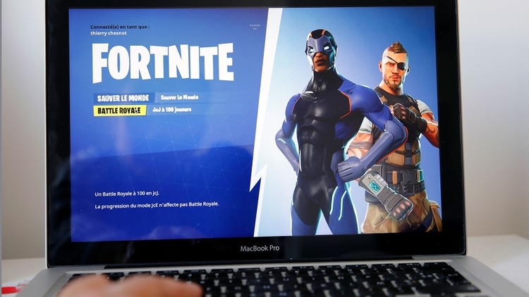 Demandan al desarrollador de Fortnite por crear adicción en niños