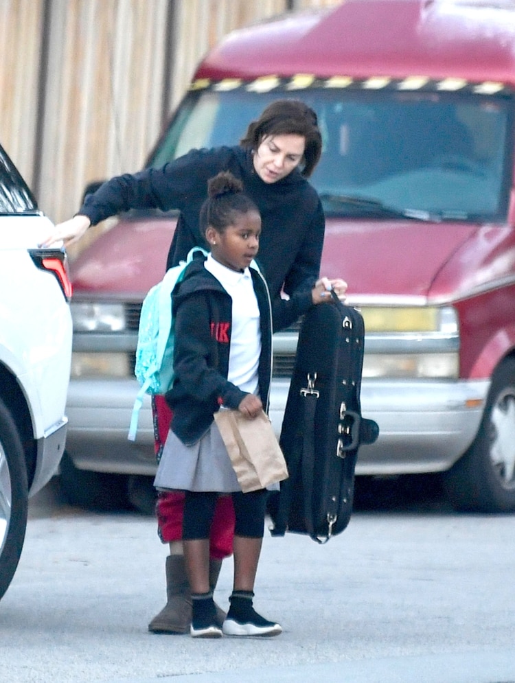 Charlize Theron, de 43 años, con su hija Jackson en Los Ángeles (The Grosby Group)