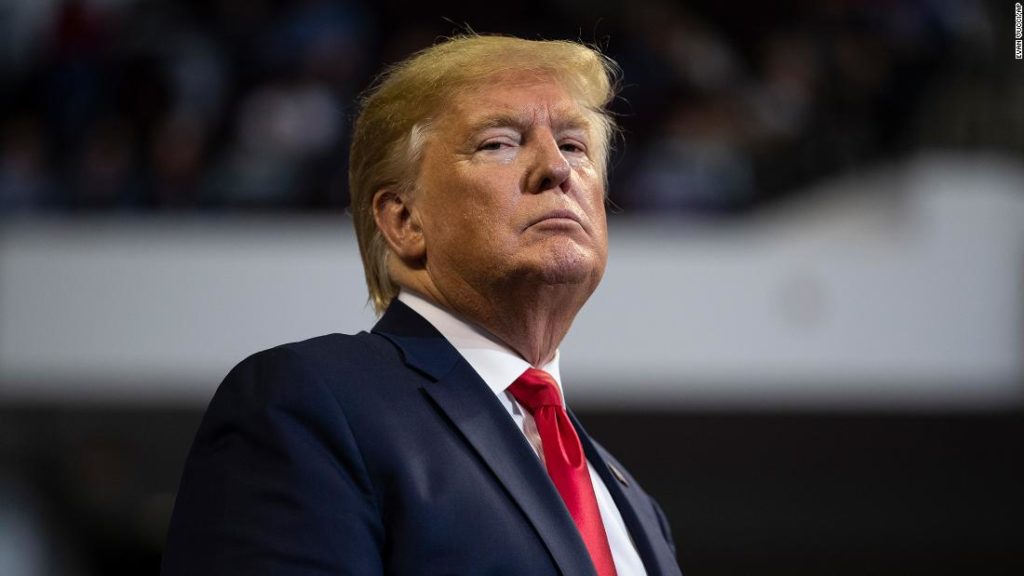 El Departamento de Justicia de EEUU pidió declarar en desacato a Donald Trump
