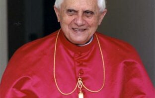 Ulrich Wastl, uno de los abogados, aseguró que Ratzinger tenía "que haber conocido los acontecimientos" y que "muy probablemente" sabía qué pasaba en la archidiócesis.