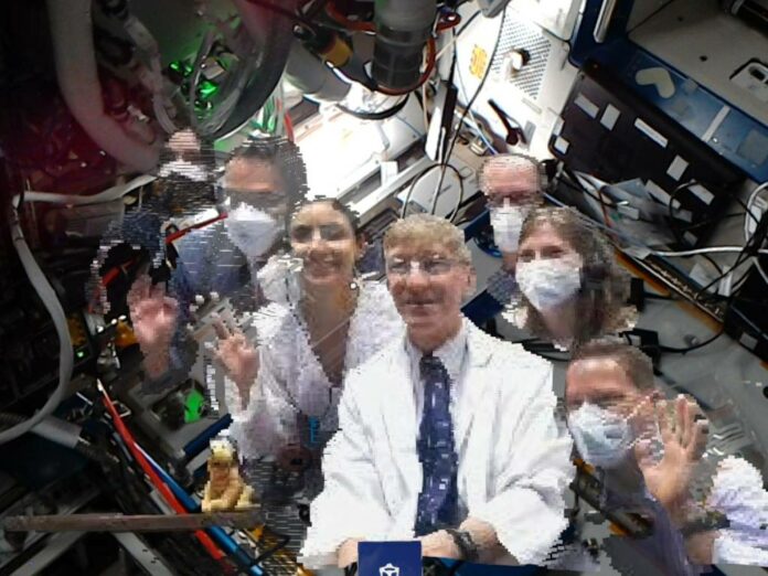 NASA logra la primera ”holoportación” de un doctor en el espacio