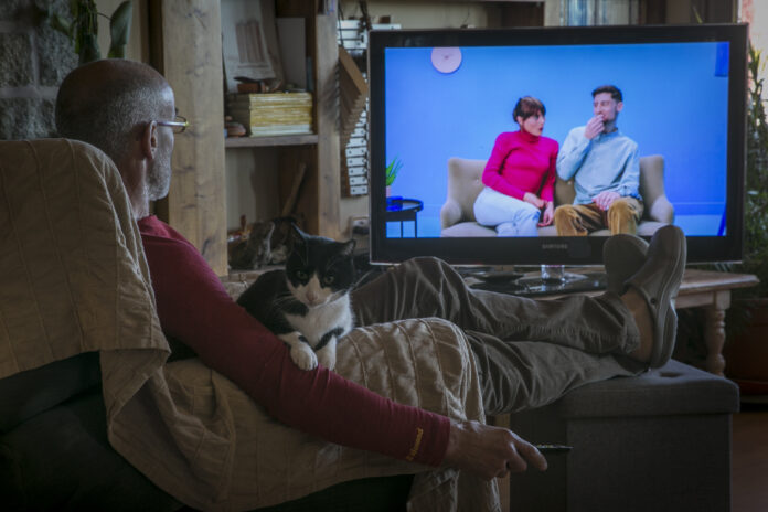 un-estudio-vincula-un-mayor-riesgo-de-demencia-con-una-vida-sedentaria-delante-de-la-television