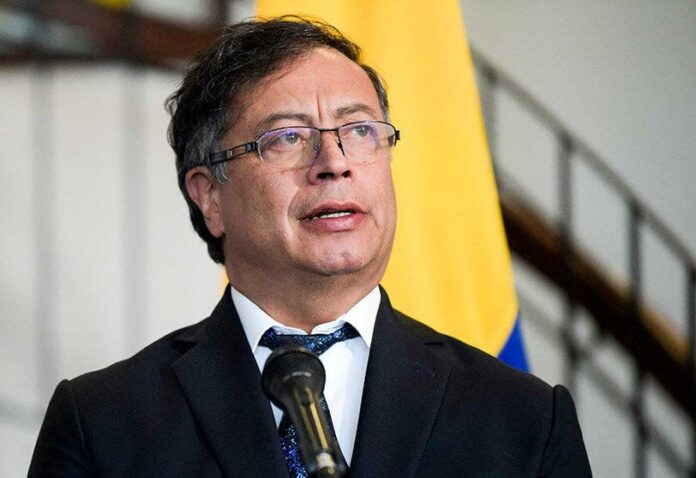 Petro propone subir impuestos a la clase alta colombiana