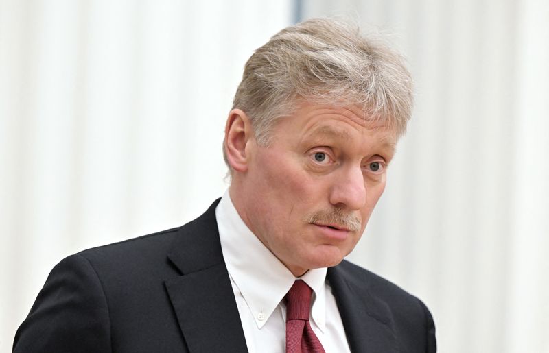 El portavoz del Kremlin, Dmitri Peskov, asiste a una rueda de prensa conjunta del presidente ruso, Vladimir Putin, y el presidente bielorruso, Alexander Lukashenko, en Moscú, Rusia. 18 de febrero de 2022. Sputnik/Sergey Guneev/Kremlin vía REUTERS/Archivo