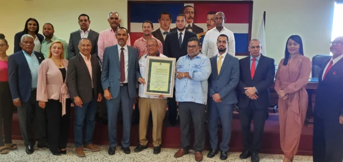Ayuntamiento de Baní reconoce Universidad UFHEC