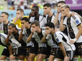 Equipo de Alemania se tapa la boca en protesta contra la FIFA