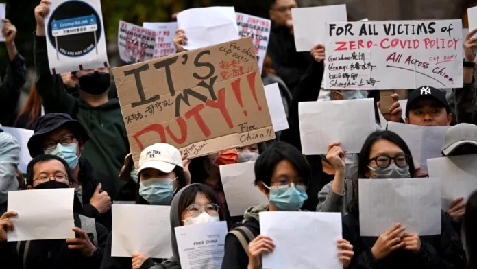 Gobierno chino bloquea la información sobre la ola de protestas contra el COVID cero