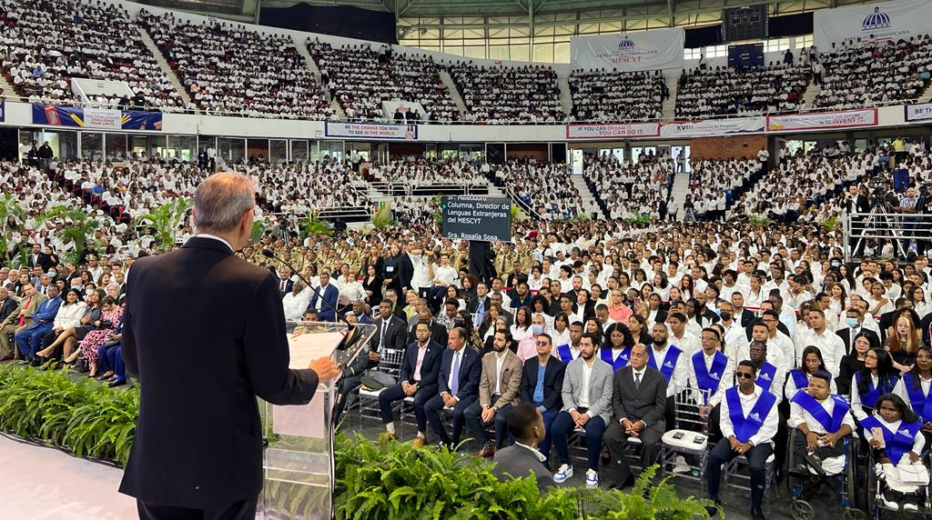 MESCYT gradúa más 12 mil alumnos en el Programa Inglés de Inmersión 