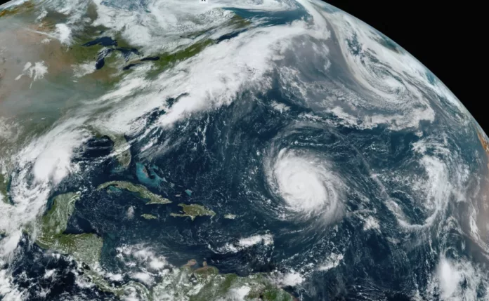 Vigilan posible formación de una tormenta en el Atlántico
