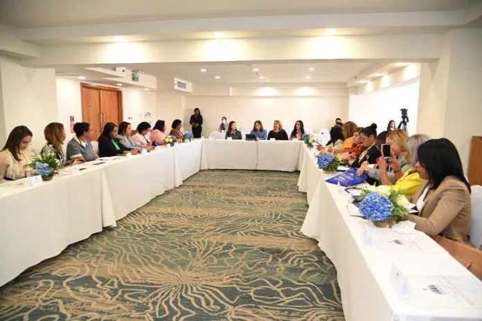 Ministerio de la Mujer realiza encuentro con legisladoras