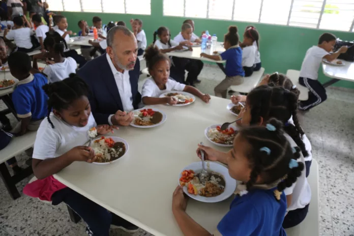 Inabie entrega 789.4 raciones alimenticias en escuelas en el 2022