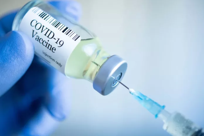 Proponen que las dosis de la vacuna contra el COVID-19 sean anuales