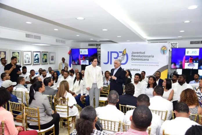 Miguel Vargas llama a apoyar a la juventud emprendedora del país