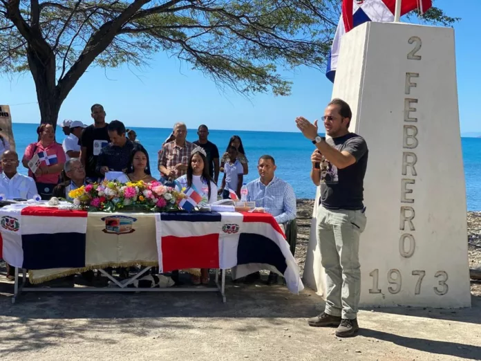 Honran a Caamaño en 50 aniversario de desembarco en Playa Caracoles