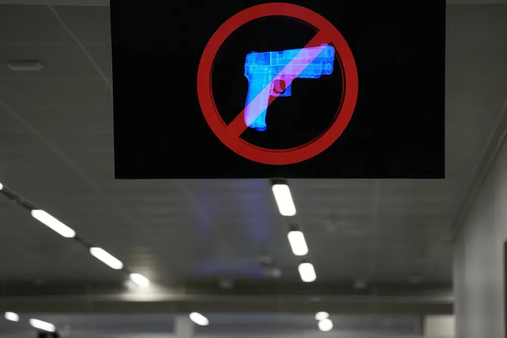 Estados Unidos rompe récord de armas interceptadas en aeropuertos