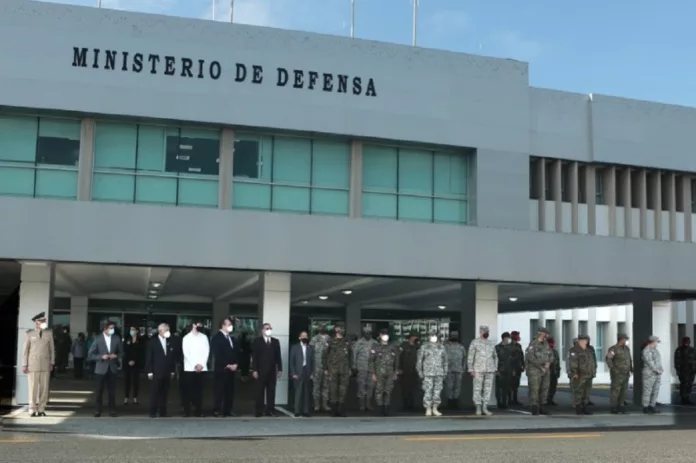 Ministerio de Defensa se defiende de acusaciones