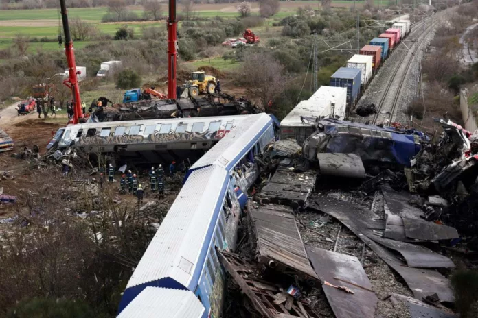 Choque de trenes en Grecia deja al menos 36 muertos