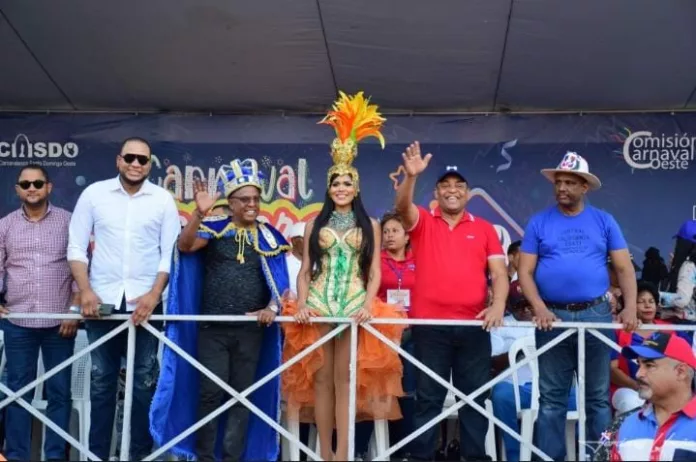 Alcalde José Andújar resalta el orden y organización del carnaval del municipio SDO