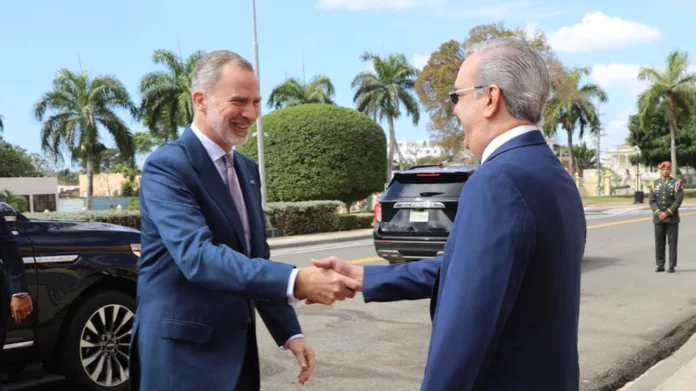 Presidente Abinader recibe visita de cortesía del Rey de España, Felipe VI en el Palacio Nacional
