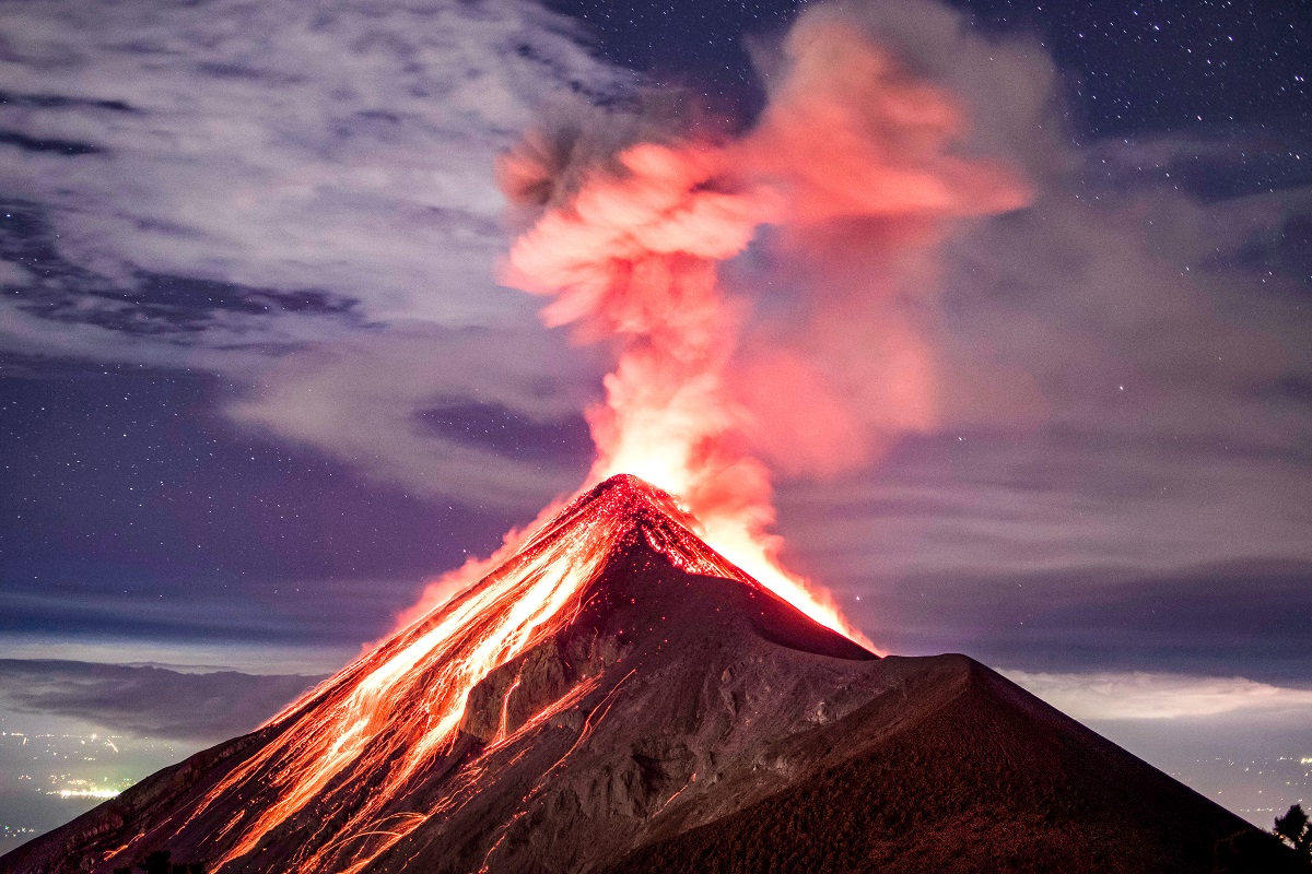 Entró en erupción el Volcán de Fuego de Guatemala