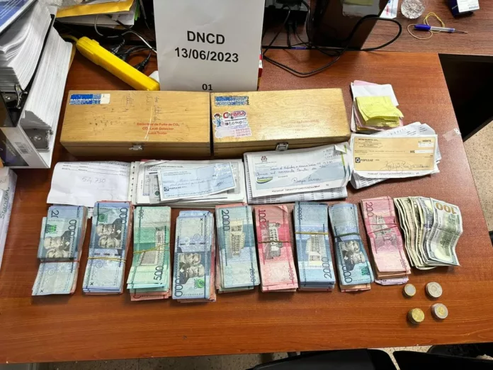 Autoridades ocuparon cocaína, vehículos, inmuebles, armas y dinero en operación anticrimen