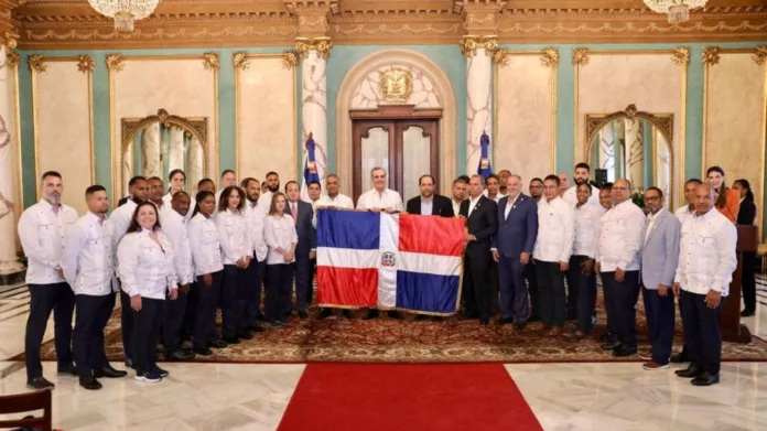 Abinader entrega bandera Nacional a delegación juegos Centroamericanos y el Caribe