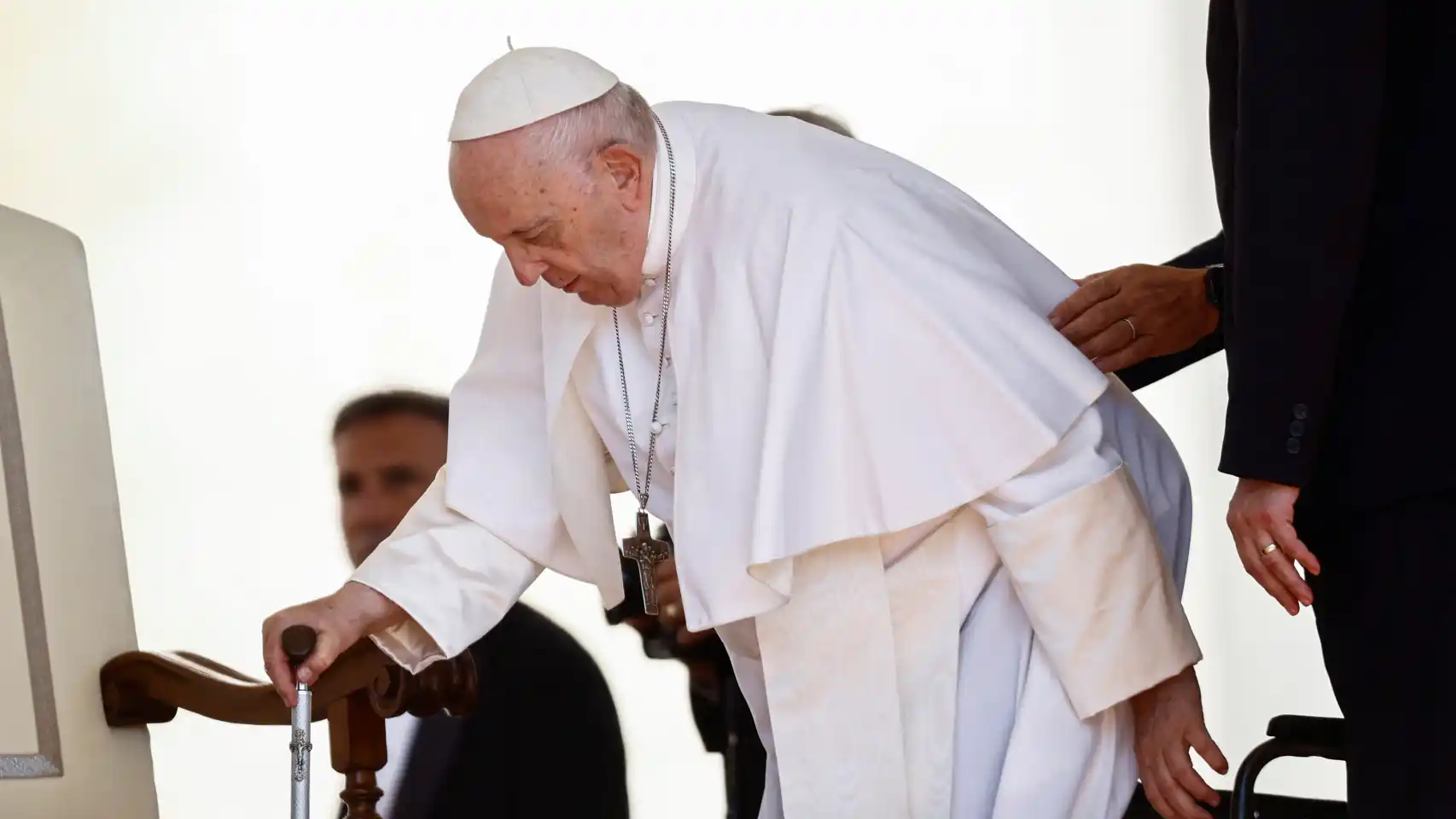 El papa Francisco será sometido a una cirugía intestinal de urgencia