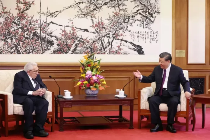 A sus 100 años, Henry Kissinger volvió a China y se reunió con Xi Jinping