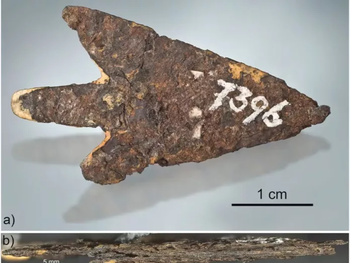 Descubrieron en Suiza una punta de flecha fabricada con material extraterrestre hace 3.000 años