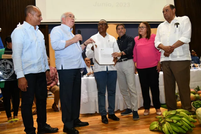 Gobierno reconvierte deuda de RD$932 millones a productores de San Juan con préstamo del Bagrícola a tasa cero