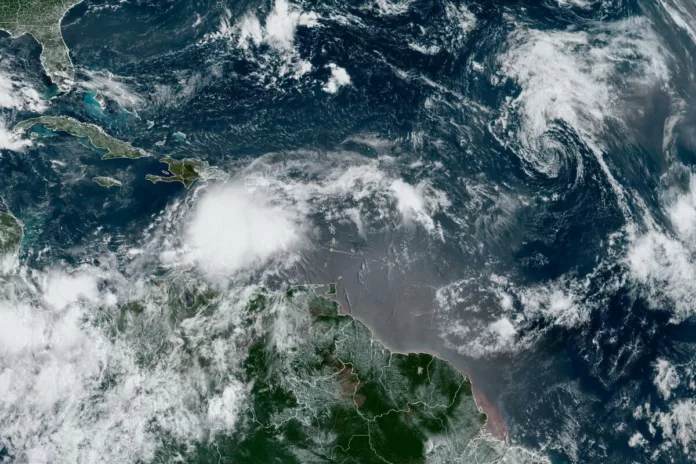 Lluvias de la tormenta Franklin arropan República Dominicana