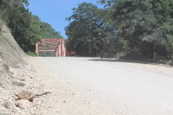Obras Públicas dice trabaja para restablecer el tránsito carretera Enriquillo-Barahona