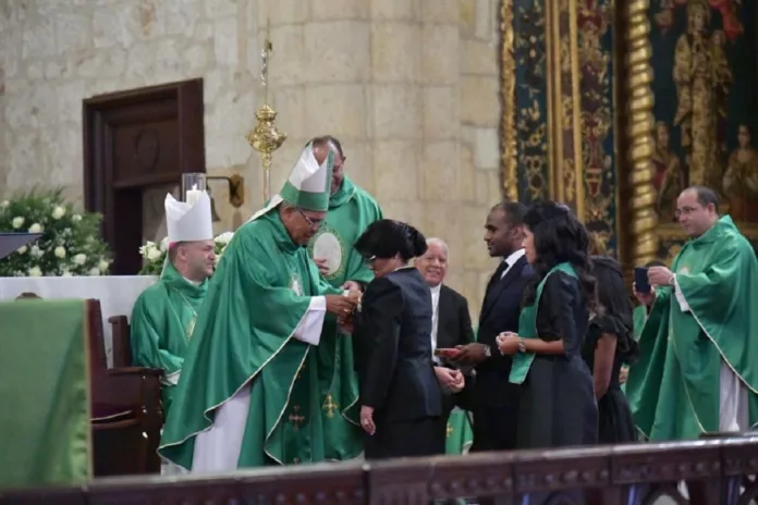 El Papa Francisco condecora a jueza dominicana
