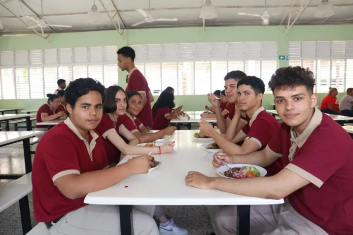 El gobierno dominicano resalta contribuye a eliminar el hambre entre los estudiantes públicos