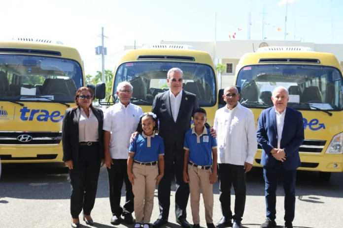 Presidente Abinader inicia Programa de Transporte Escolar TRAE, movilidad escolar se ampliará a todo el país